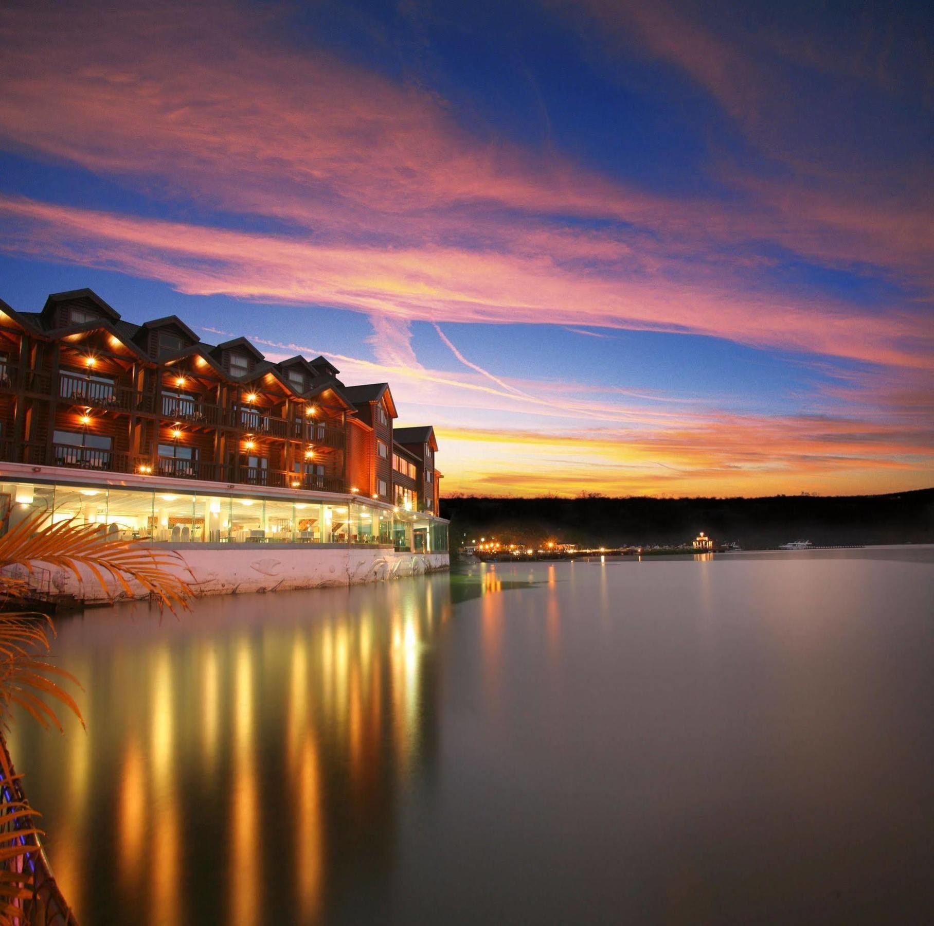 The Richforest Hotel- Sun Moon Lake Юйчи Экстерьер фото