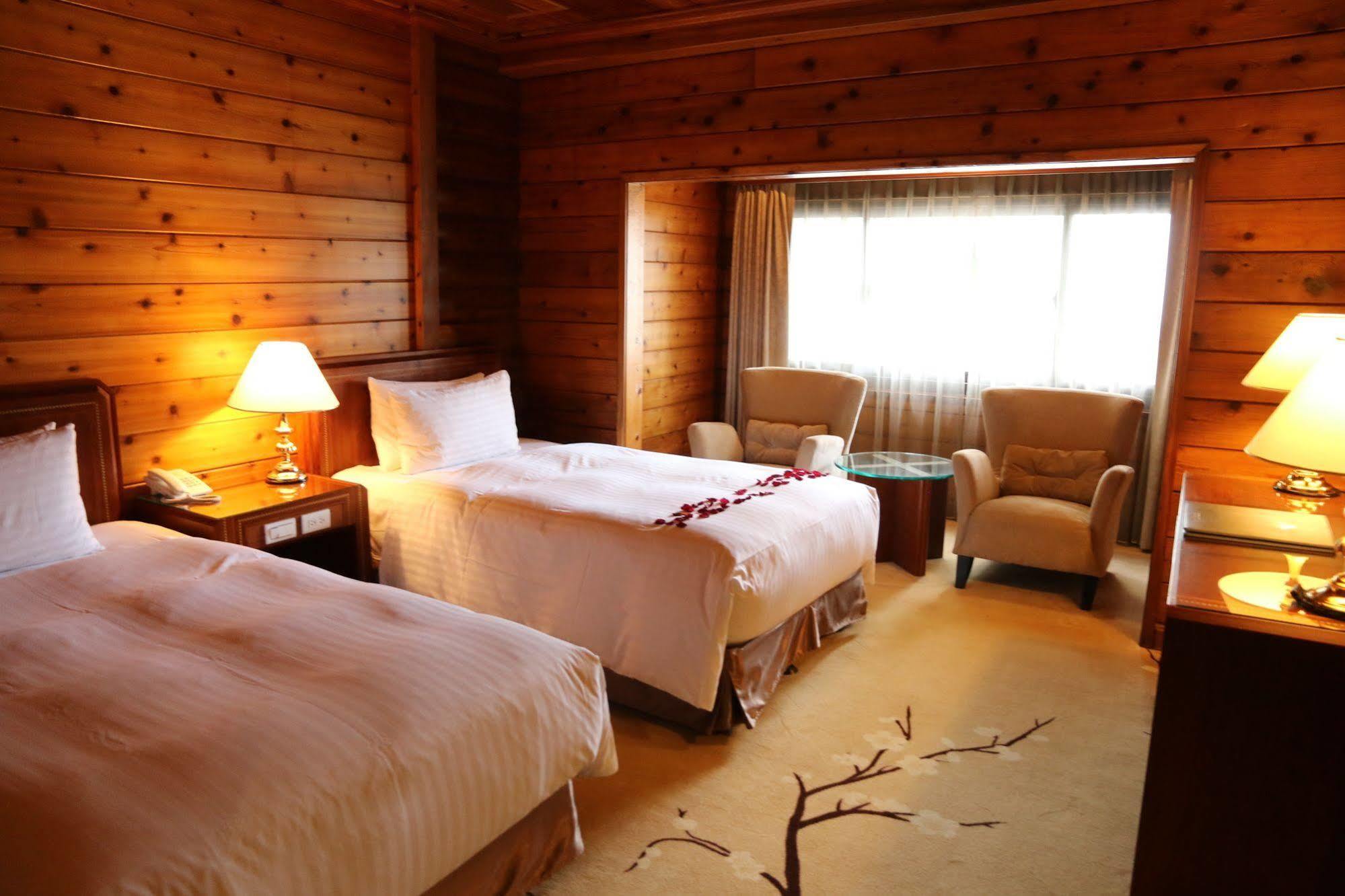 The Richforest Hotel- Sun Moon Lake Юйчи Экстерьер фото